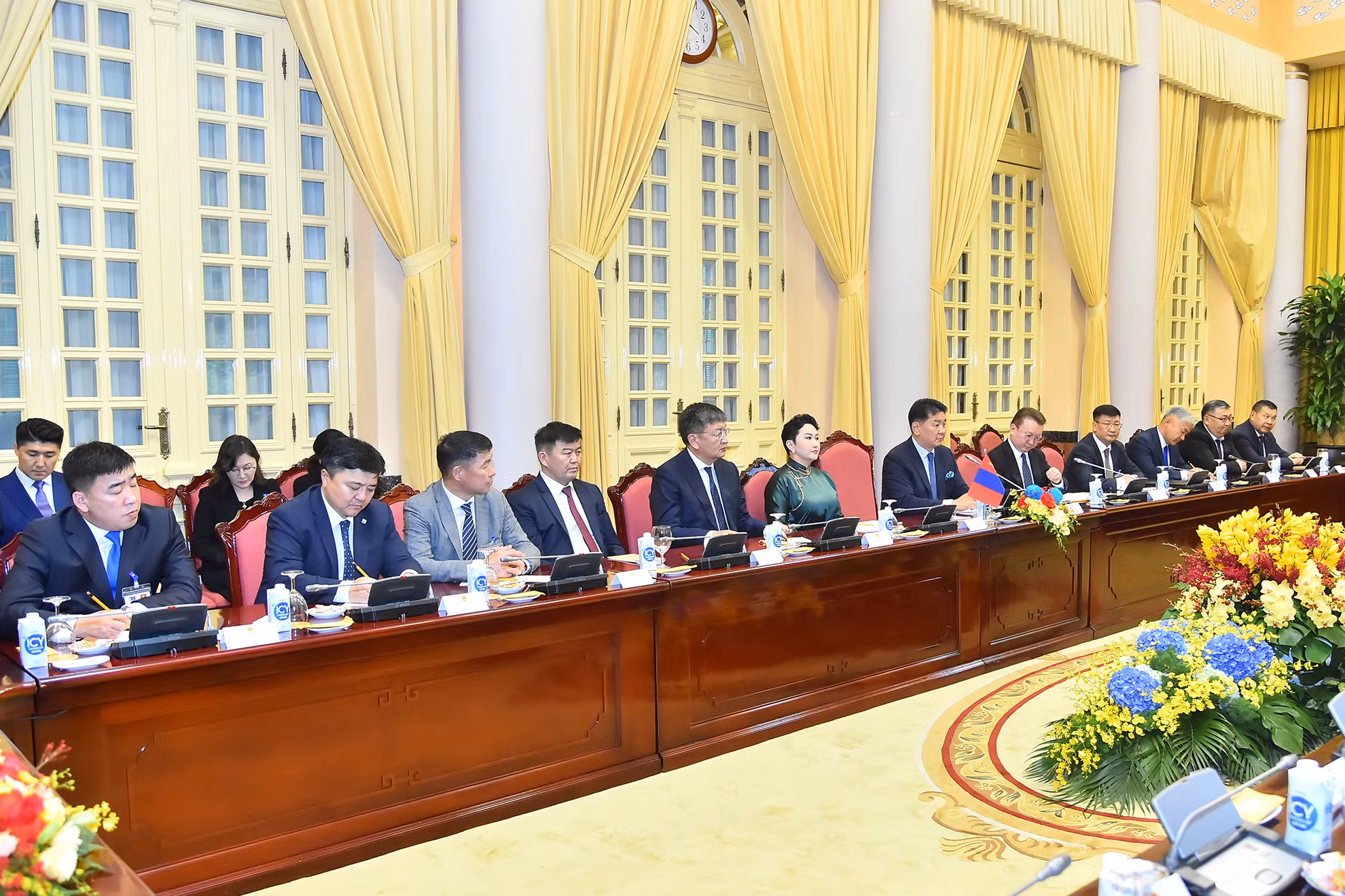 [Ảnh] Chủ tịch nước Võ Văn Thưởng chủ trì lễ đón, hội đàm với Tổng thống Mông Cổ Ukhnaagiin Khurelsukh ảnh 12