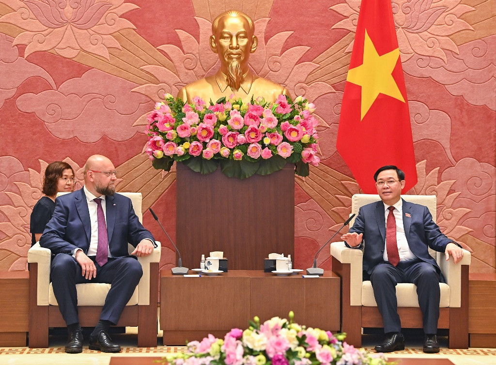 [Ảnh] Chủ tịch Quốc hội Vương Đình Huệ tiếp Phó Chủ tịch Hạ viện Cộng hòa Séc Jan Bartosek ảnh 2