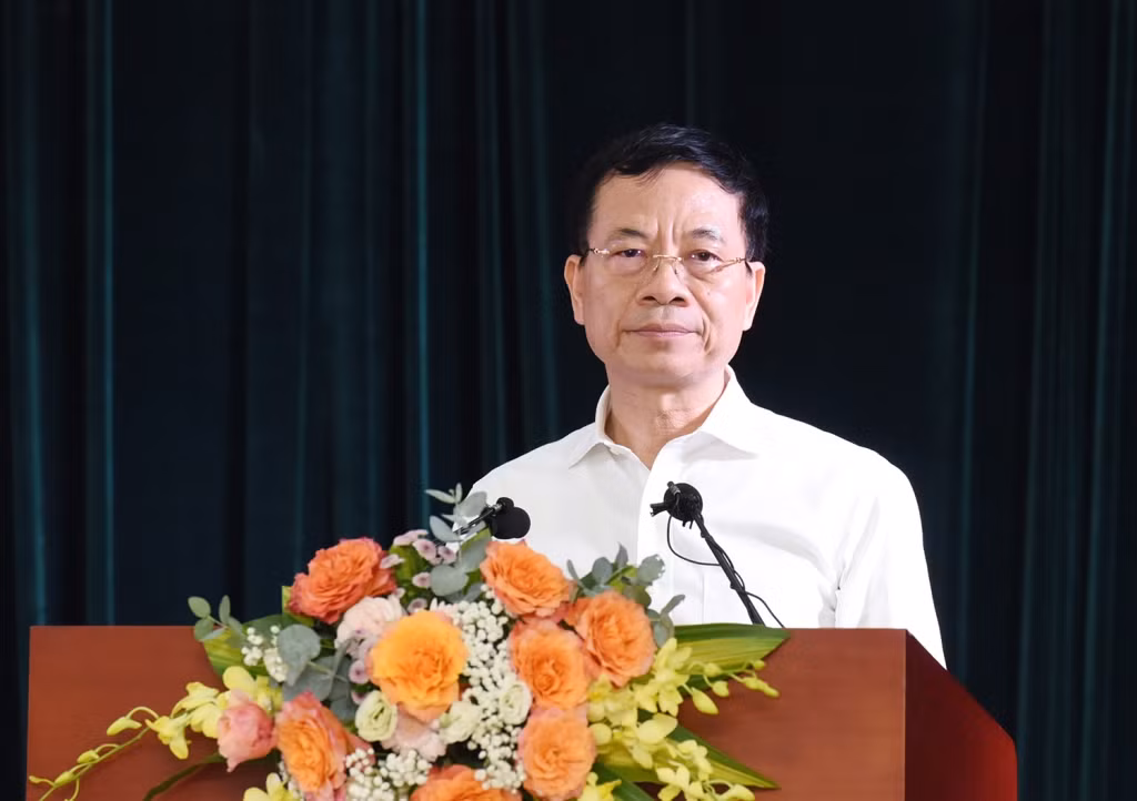 Bộ trưởng Thông tin và Truyền thông Nguyễn Mạnh Hùng phát biểu tại cuộc làm việc.