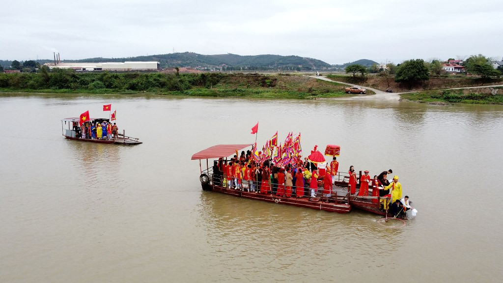 [Ảnh] Đặc sắc nghi lễ rước nước trong Lễ hội đền thờ Đức Vua Trần Minh Tông ảnh 10