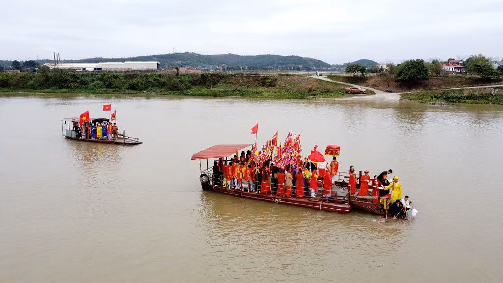 [Ảnh] Đặc sắc nghi lễ rước nước trong Lễ hội đền thờ Đức Vua Trần Minh Tông ảnh 10