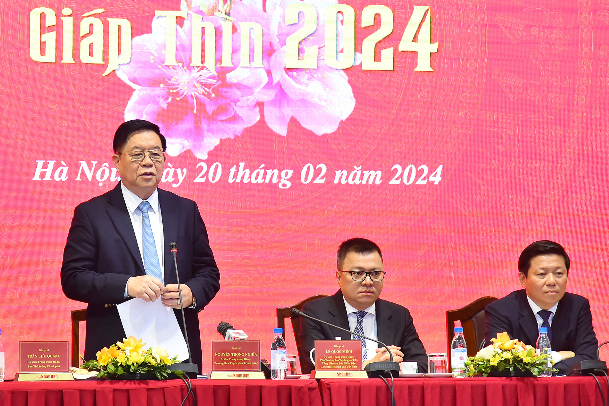 Đồng chí Nguyễn Trọng Nghĩa, Bí thư Trung ương Đảng, Trưởng Ban Tuyên giáo Trung ương phát biểu ý kiến chỉ đạo tại Hội nghị Giao ban báo chí đầu Xuân Giáp Thìn 2024. Đồng chí Nguyễn Trọng Nghĩa, Bí thư Trung ương Đảng, Trưởng Ban Tuyên giáo Trung ương phát biểu ý kiến chỉ đạo tại Hội nghị Giao ban báo chí đầu Xuân Giáp Thìn 2024.