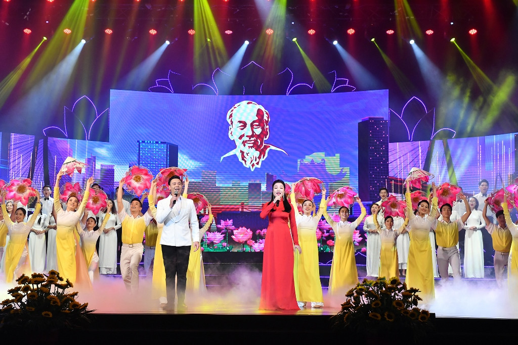 [Ảnh] Lễ trao giải thưởng sáng tác, quảng bá tác phẩm văn học, nghệ thuật, báo chí về chủ đề “Học tập và làm theo tư tưởng, đạo đức, phong cách Hồ Chí Minh” ảnh 10