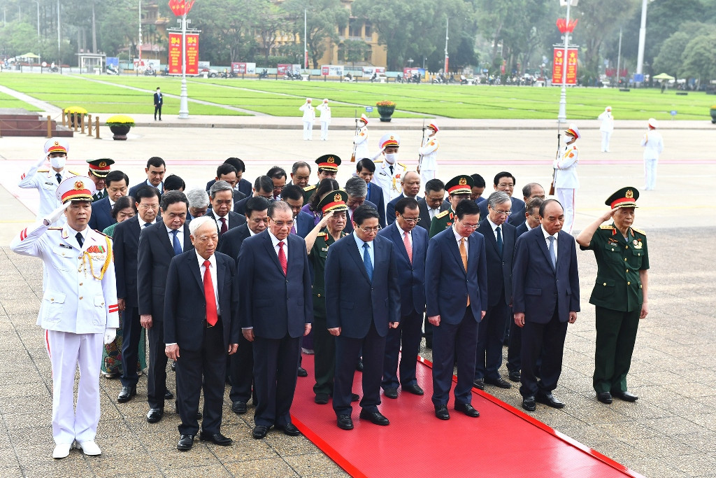 [Ảnh] Lãnh đạo Đảng, Nhà nước vào Lăng viếng Chủ tịch Hồ Chí Minh ảnh 3