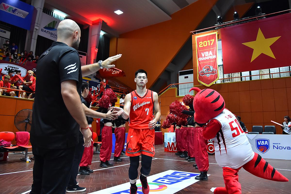 Có lợi thế sân nhà cùng sự cổ vũ của các cổ động viên, các cầu thủ Thang Long Warriors quyết tâm giành thắng lợi để củng cố lại tinh thần của toàn đội trong những trận đấu còn lại mùa giải. Có lợi thế sân nhà cùng sự cổ vũ của các cổ động viên, các cầu thủ Thang Long Warriors quyết tâm giành thắng lợi để củng cố lại tinh thần của toàn đội trong những trận đấu còn lại mùa giải.