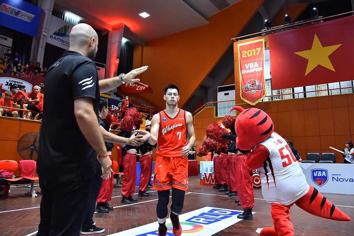 Có lợi thế sân nhà cùng sự cổ vũ của các cổ động viên, các cầu thủ Thang Long Warriors quyết tâm giành thắng lợi để củng cố lại tinh thần của toàn đội trong những trận đấu còn lại mùa giải. Có lợi thế sân nhà cùng sự cổ vũ của các cổ động viên, các cầu thủ Thang Long Warriors quyết tâm giành thắng lợi để củng cố lại tinh thần của toàn đội trong những trận đấu còn lại mùa giải.