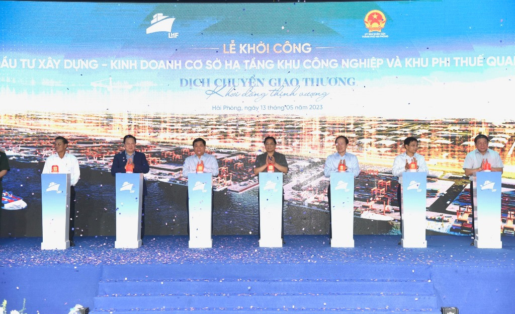 [Ảnh] Khởi công dự án đầu tư xây dựng-kinh doanh cơ sở hạ tầng Khu công nghiệp và Khu phi thuế quan Xuân Cầu ảnh 7