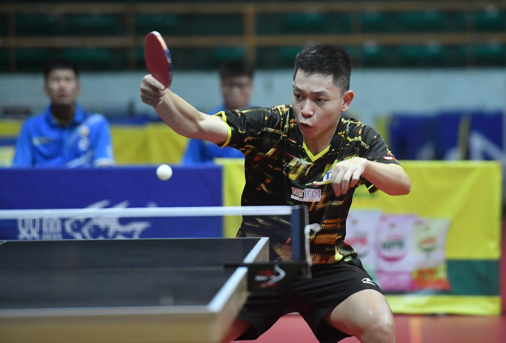 Pha đánh bóng ăn điểm của tay vợt Nguyễn Văn Huấn (đội Hà Nội 1). Pha đánh bóng ăn điểm của tay vợt Nguyễn Văn Huấn (đội Hà Nội 1).