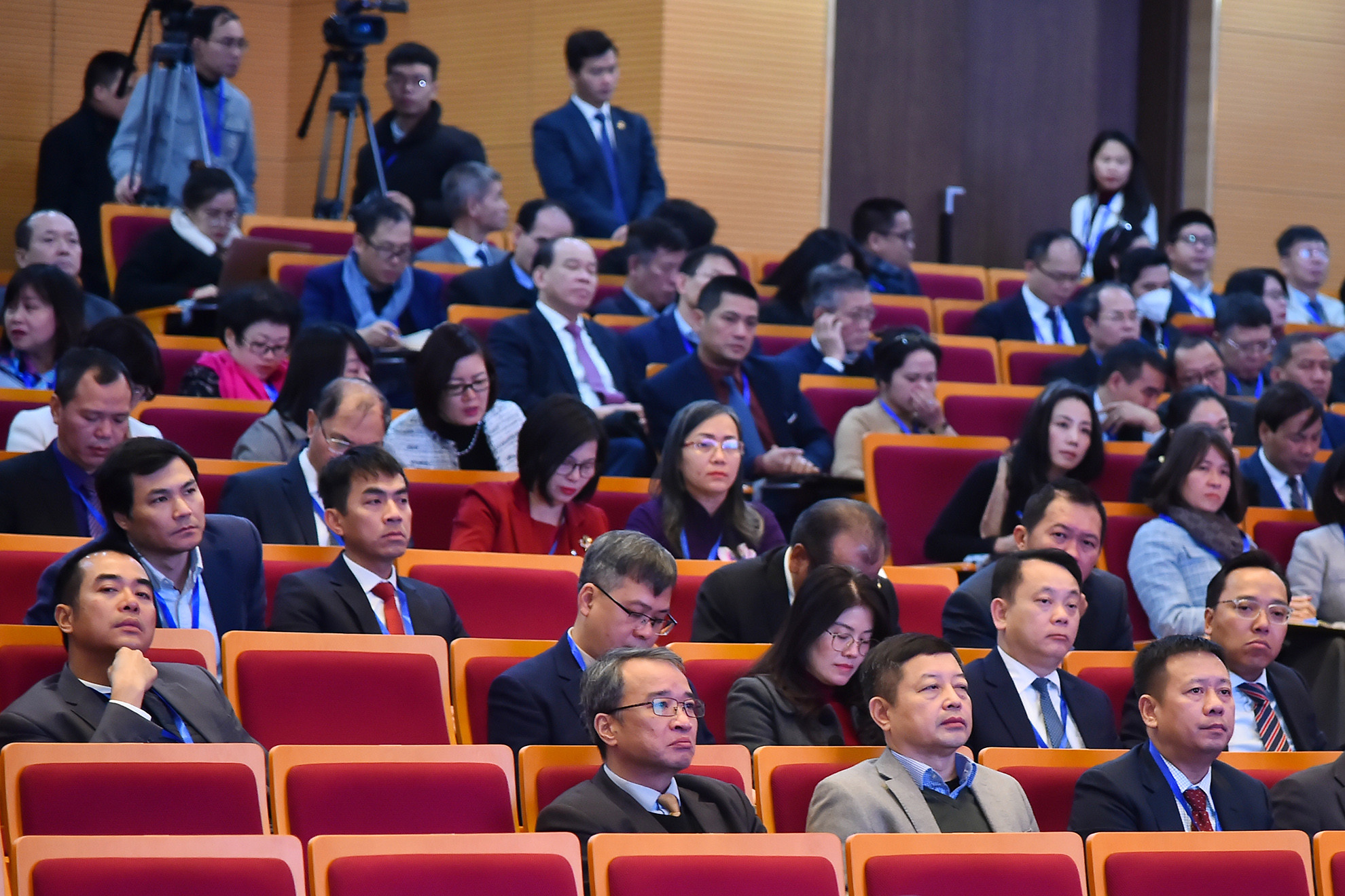 Các đại biểu là các đại sứ, trưởng các cơ quan đại diện Việt Nam ở nước ngoài cùng lãnh đạo các cơ quan chủ chốt thuộc Bộ Ngoại giao tham dự phiên họp. Các đại biểu là các đại sứ, trưởng các cơ quan đại diện Việt Nam ở nước ngoài cùng lãnh đạo các cơ quan chủ chốt thuộc Bộ Ngoại giao tham dự phiên họp.