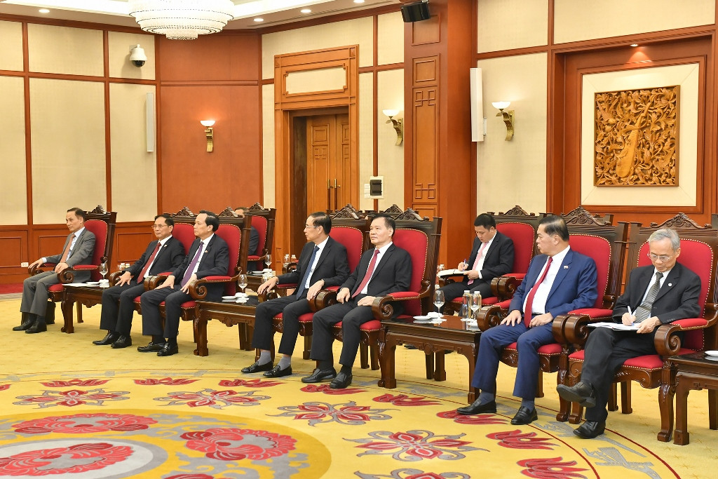 Đoàn đại biểu Việt Nam tại buổi tiếp. Đoàn đại biểu Việt Nam tại buổi tiếp.