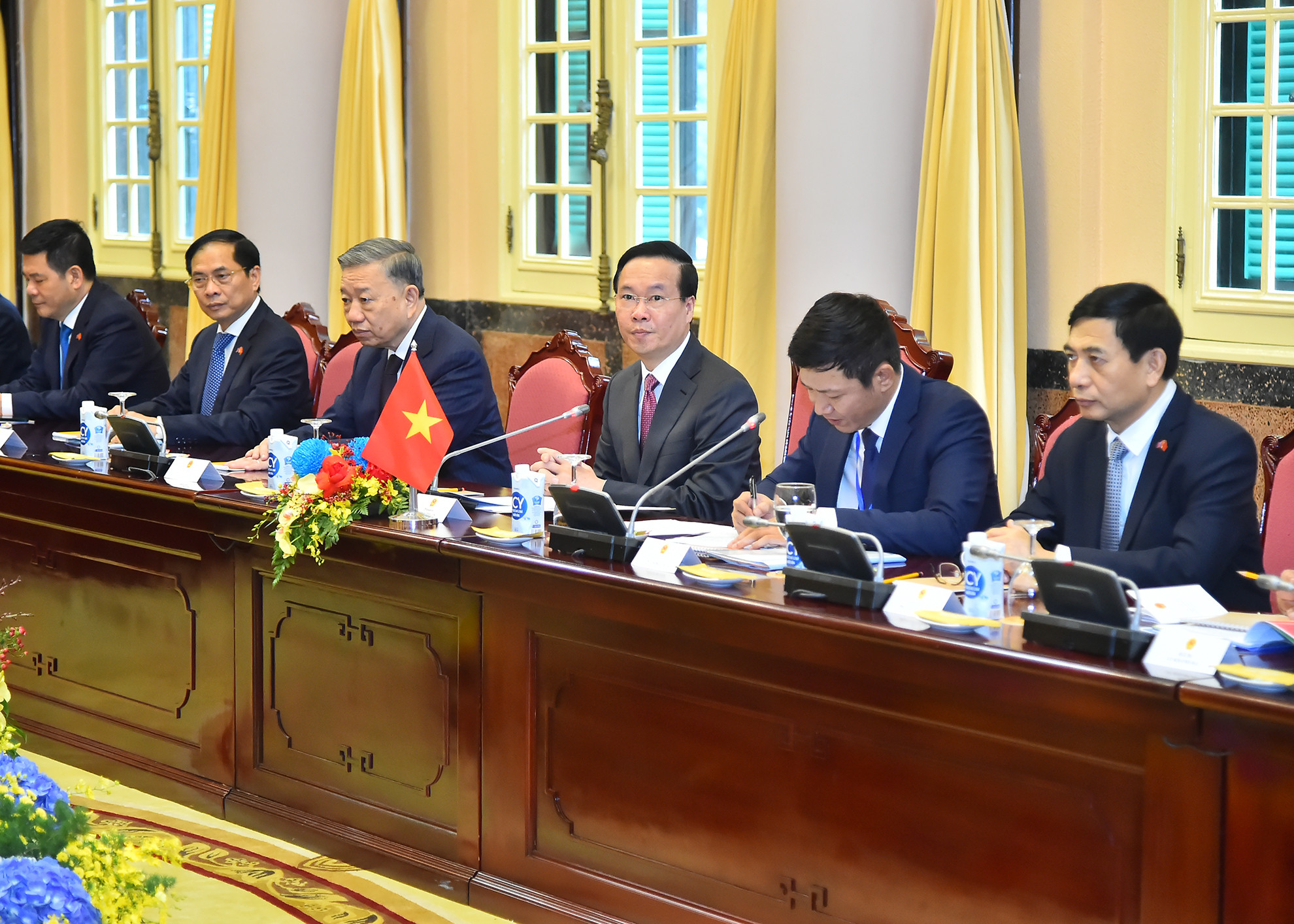 [Ảnh] Chủ tịch nước Võ Văn Thưởng chủ trì lễ đón, hội đàm với Tổng thống Mông Cổ Ukhnaagiin Khurelsukh ảnh 9