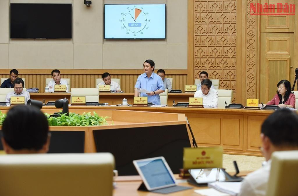 Bộ trưởng, Chủ nhiệm Ủy ban Dân tộc Hầu A Lềnh phát biểu.