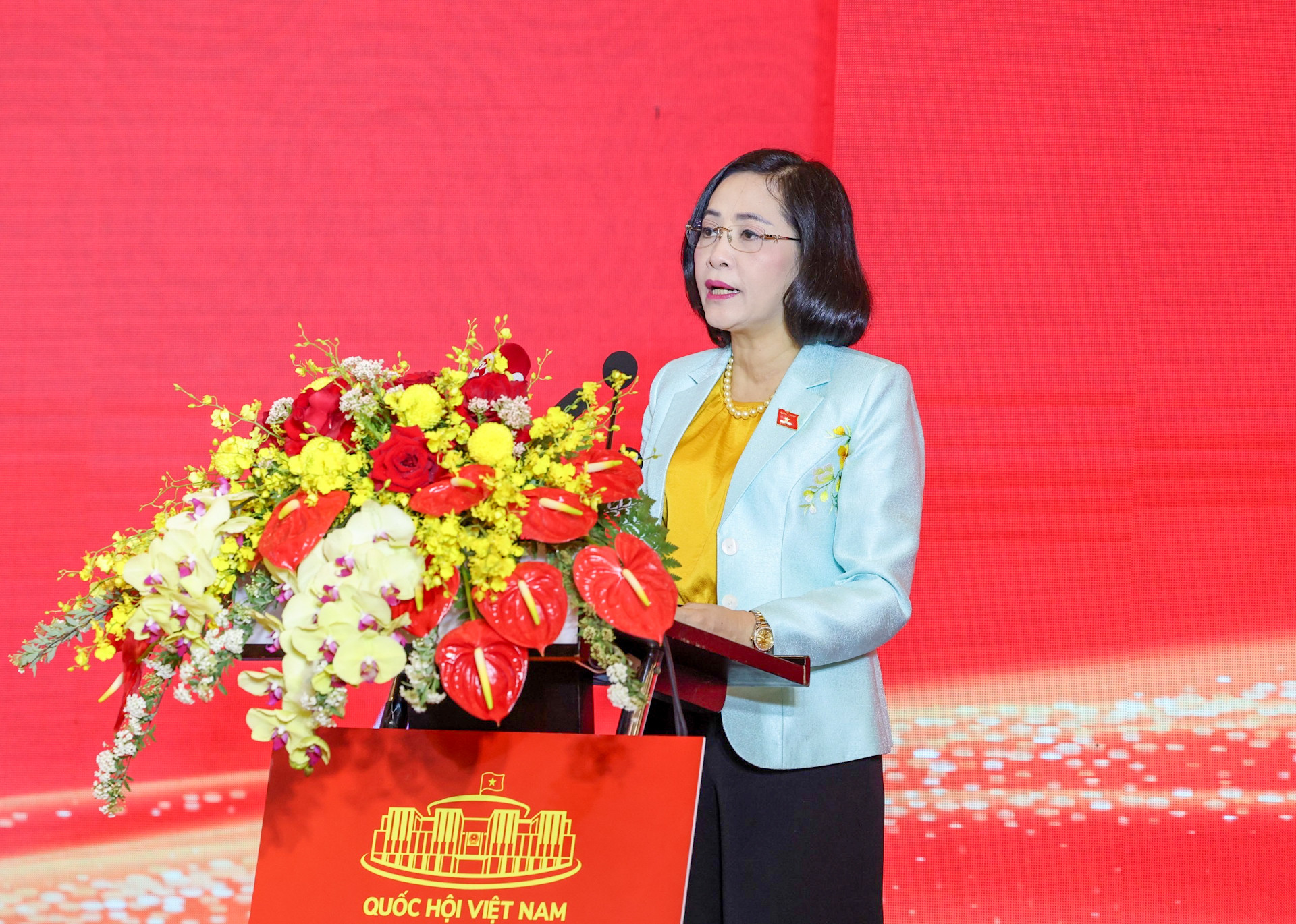 Trưởng Ban Công tác đại biểu Nguyễn Thị Thanh trình bày tóm tắt Báo cáo tổng kết tình hình tổ chức và hoạt động của Hội đồng nhân dân các tỉnh, thành phố trực thuộc Trung ương năm 2023 và phương hướng, nhiệm vụ công tác năm 2024. Trưởng Ban Công tác đại biểu Nguyễn Thị Thanh trình bày tóm tắt Báo cáo tổng kết tình hình tổ chức và hoạt động của Hội đồng nhân dân các tỉnh, thành phố trực thuộc Trung ương năm 2023 và phương hướng, nhiệm vụ công tác năm 2024.