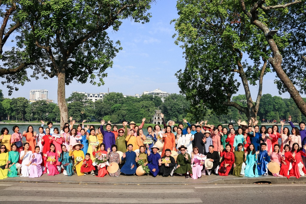 Đây cũng là hoạt động mở màn cho chuỗi sự kiện trong khuôn khổ chương trình “Lễ hội Áo dài du lịch Hà Nội năm 2023”, đồng thời là hoạt động gắn kết áo dài với di sản và điểm đến du lịch Hà Nội.