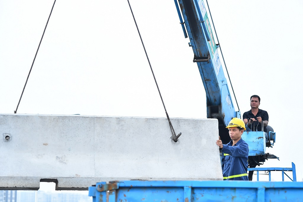 [Ảnh] Gấp rút đưa dự án cầu Vĩnh Tuy giai đoạn 2 về đích ảnh 9