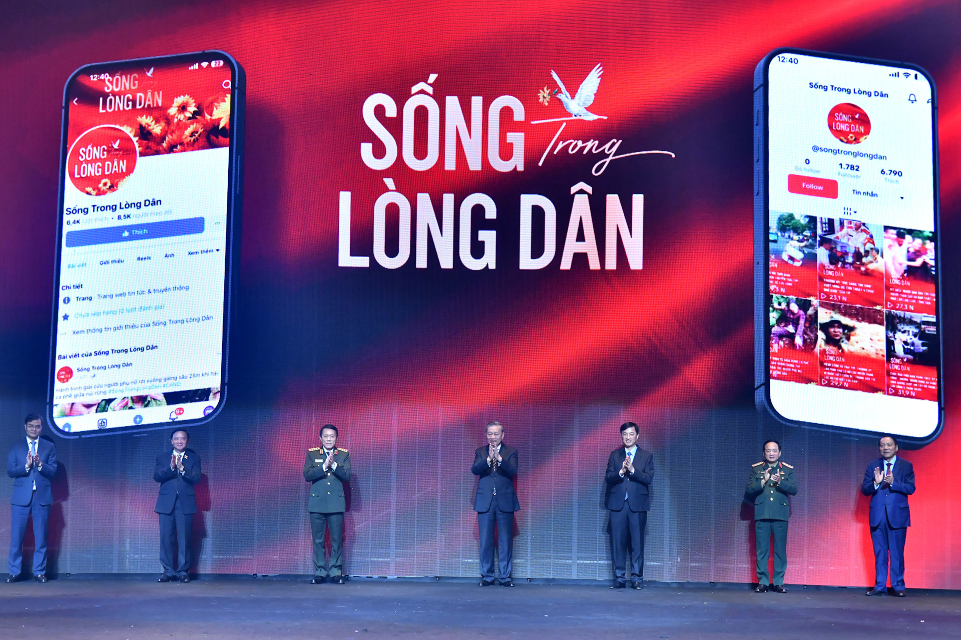 Tổng Bí thư Tô Lâm và các đại biểu thực hiện nghi thức phát động chiến dịch chia sẻ những hình ảnh đẹp trên không gian mạng vì cuộc sống bình yên với tên gọi "Chíến dịch hoa hướng dương".