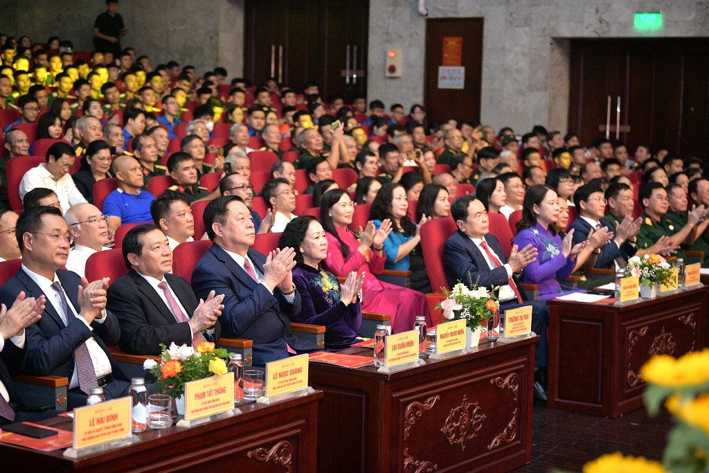 [Ảnh] Lễ trao giải thưởng sáng tác, quảng bá tác phẩm văn học, nghệ thuật, báo chí về chủ đề “Học tập và làm theo tư tưởng, đạo đức, phong cách Hồ Chí Minh” ảnh 2