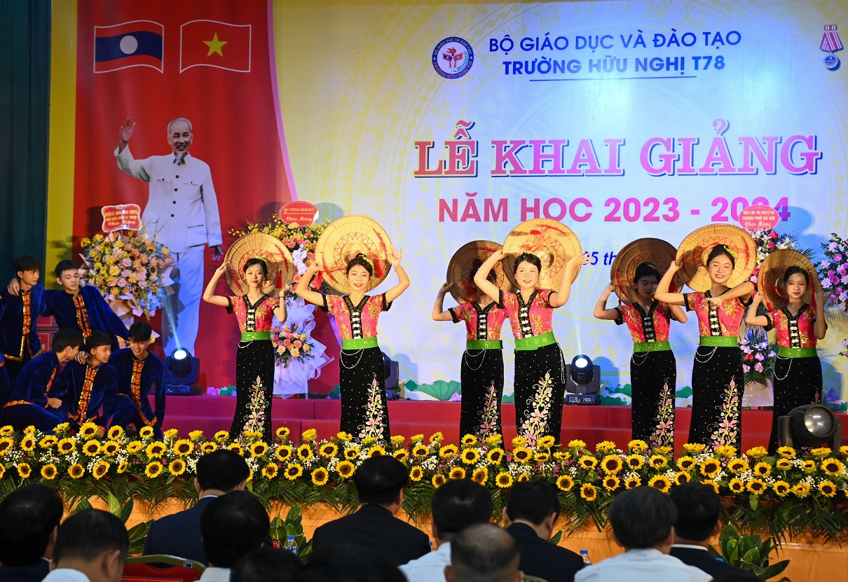 [Ảnh] Chủ tịch Quốc hội dự khai giảng năm học mới tại Trường Hữu nghị T78 ảnh 3