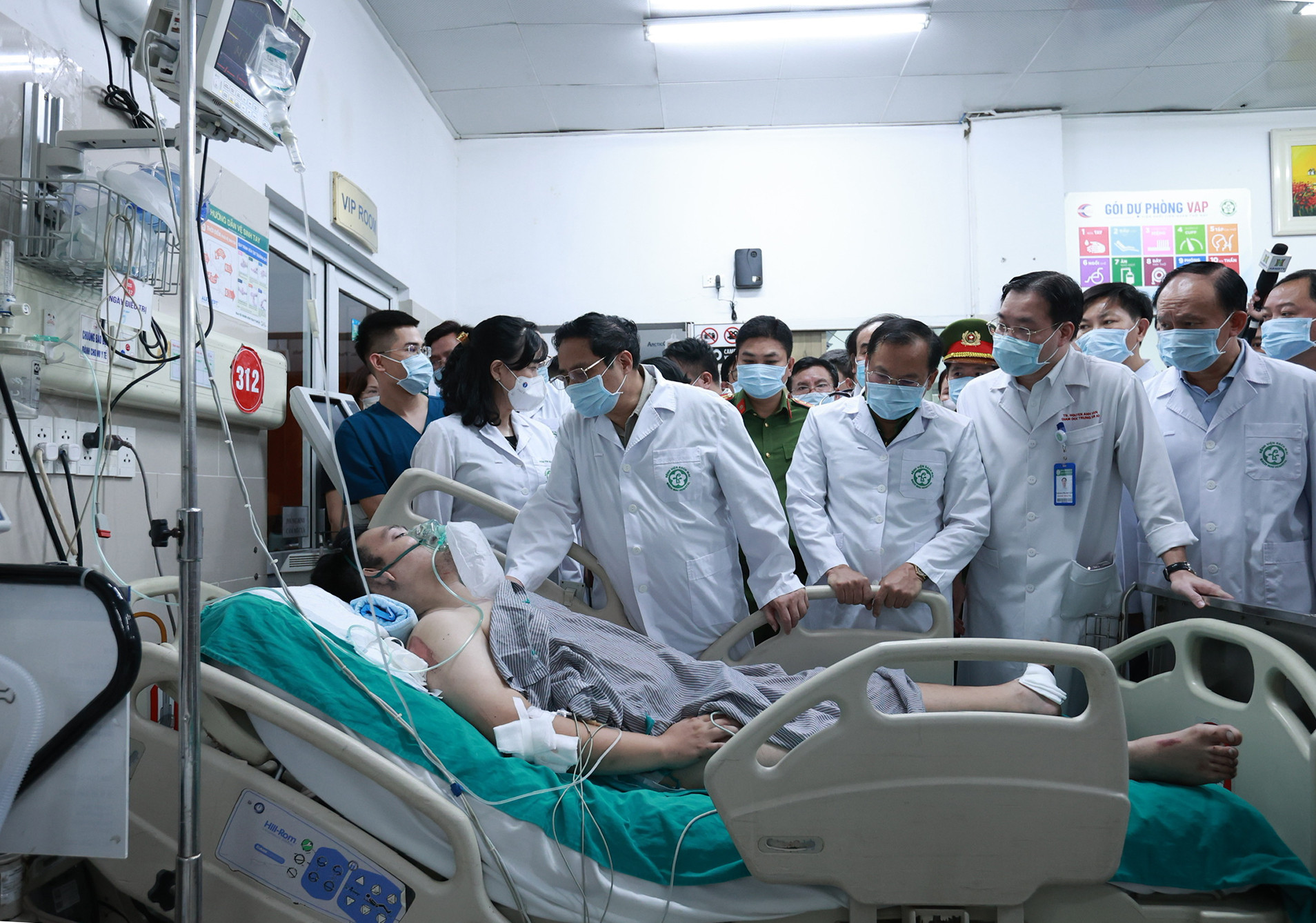 [Ảnh] Thủ tướng thị sát hiện trường vụ cháy chung cư mini đặc biệt nghiêm trọng tại Hà Nội ảnh 8