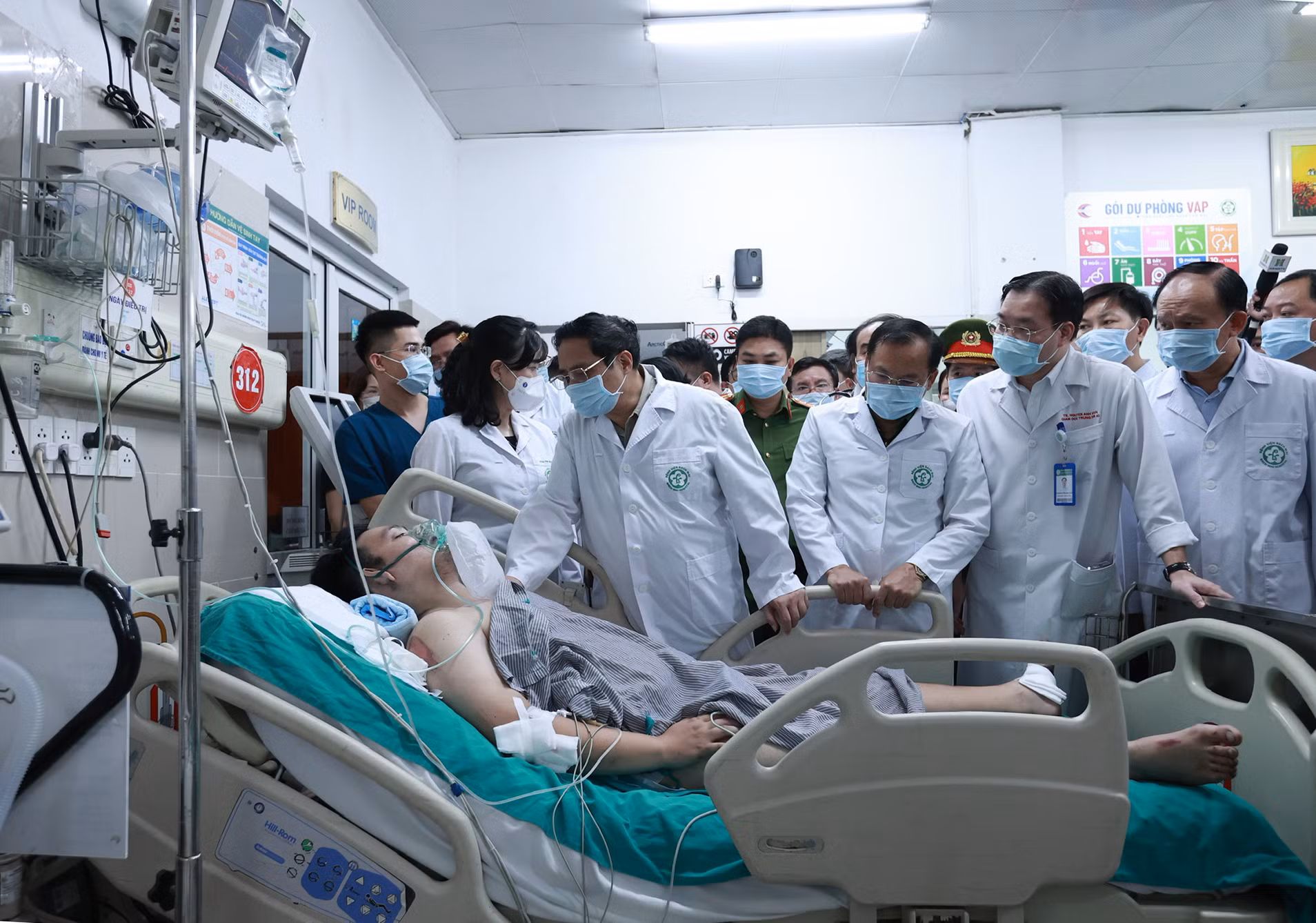 [Ảnh] Thủ tướng thị sát hiện trường vụ cháy chung cư mini đặc biệt nghiêm trọng tại Hà Nội ảnh 8