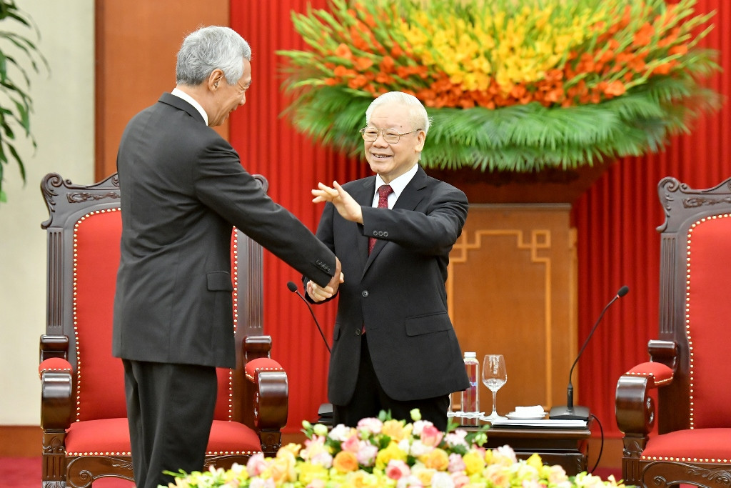 Tổng Bí thư Nguyễn Phú Trọng với Thủ tướng Cộng hòa Singapore Lý Hiển Long tại buổi tiếp. Tổng Bí thư Nguyễn Phú Trọng với Thủ tướng Cộng hòa Singapore Lý Hiển Long tại buổi tiếp.