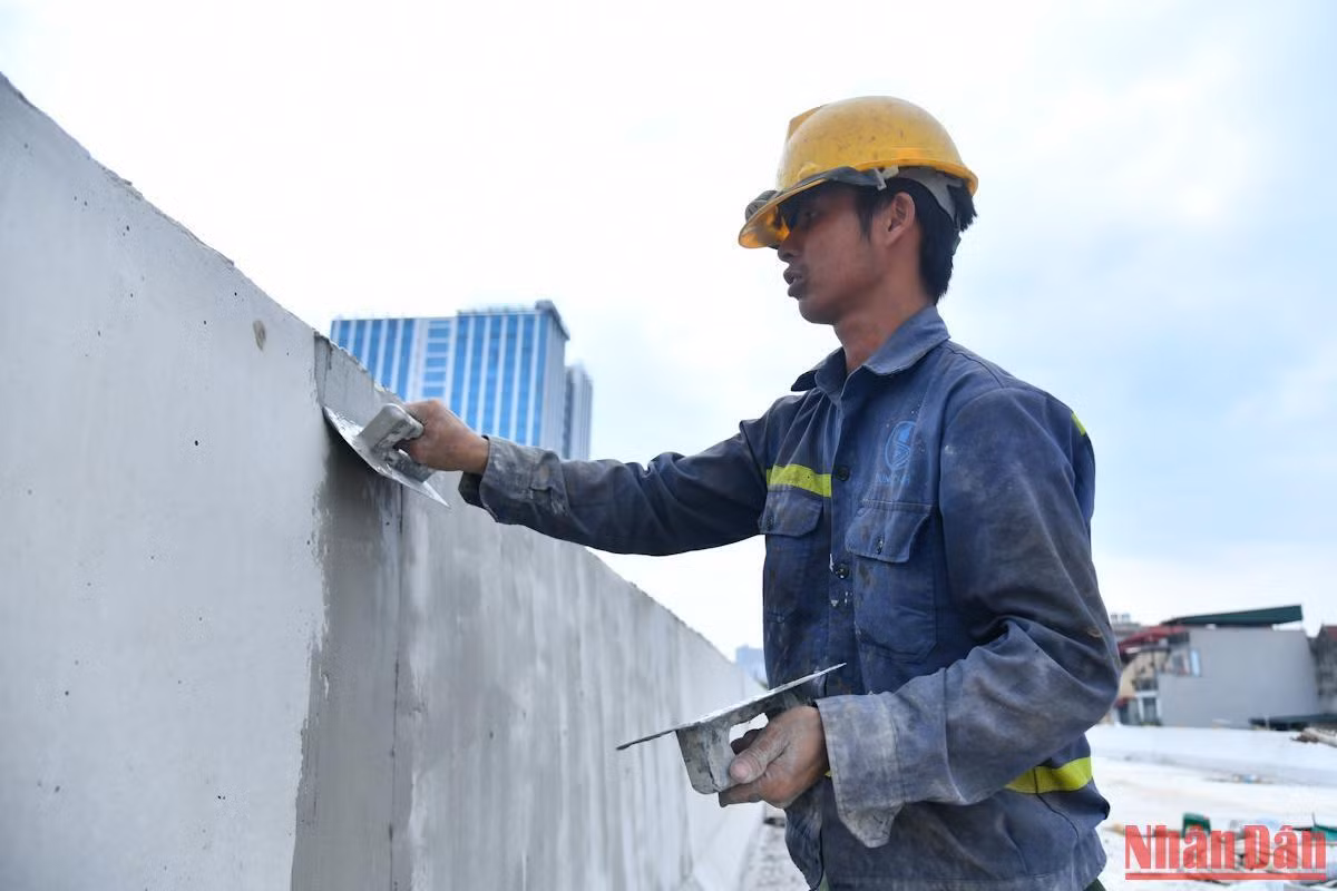 Nỗ lực thi công đúng tiến độ tuyến đường bộ trên cao dọc đường Vành đai 2 ảnh 5