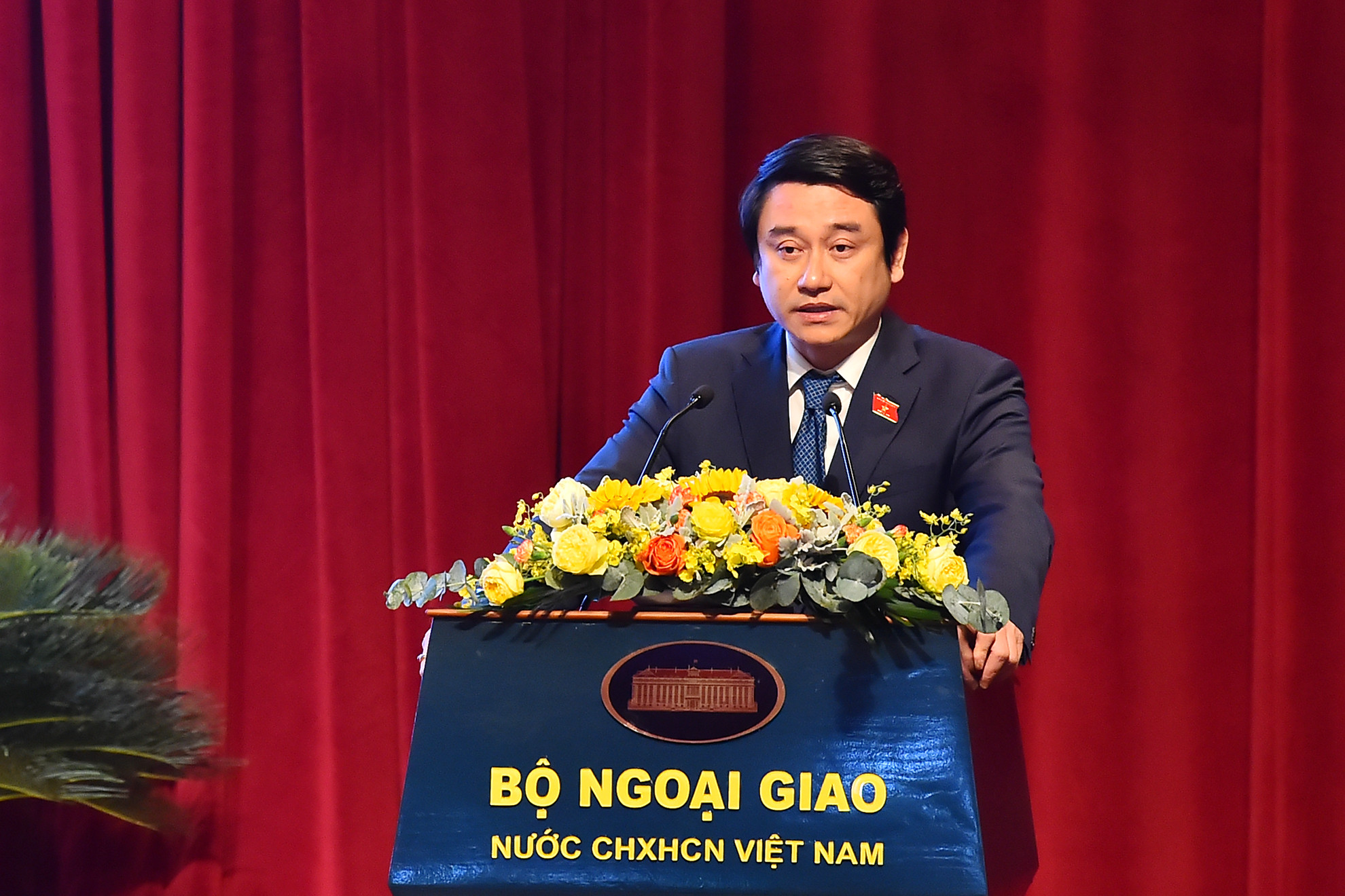 Phó Chủ nhiệm Ủy ban Đối ngoại của Quốc hội Lê Anh Tuấn trình bày tham luận tại phiên họp. Phó Chủ nhiệm Ủy ban Đối ngoại của Quốc hội Lê Anh Tuấn trình bày tham luận tại phiên họp.