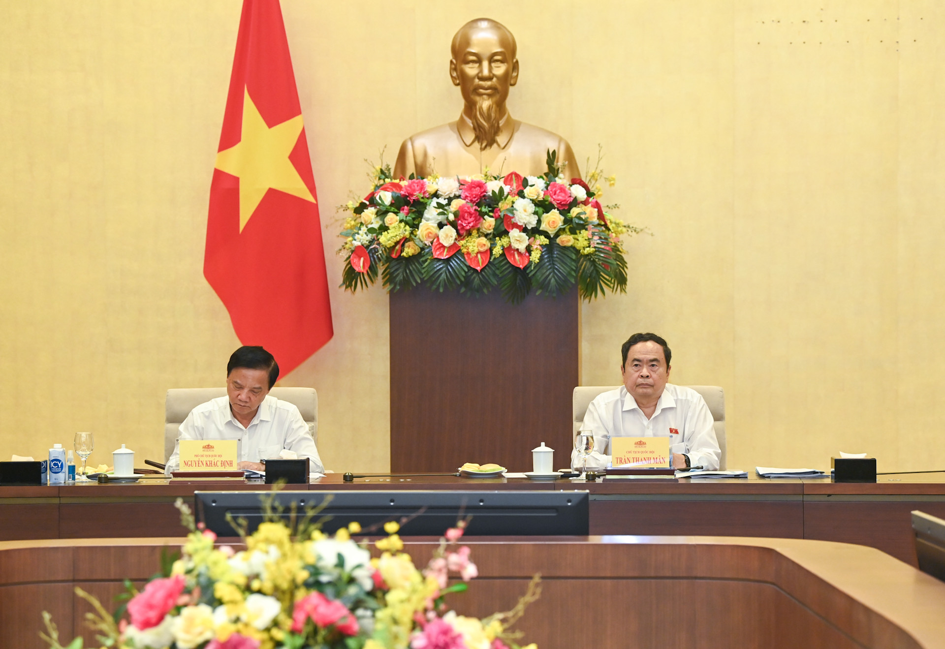 Chủ tịch Quốc hội Trần Thanh Mẫn và Phó Chủ tịch Quốc hội Nguyễn Khắc Định chủ trì buổi làm việc.