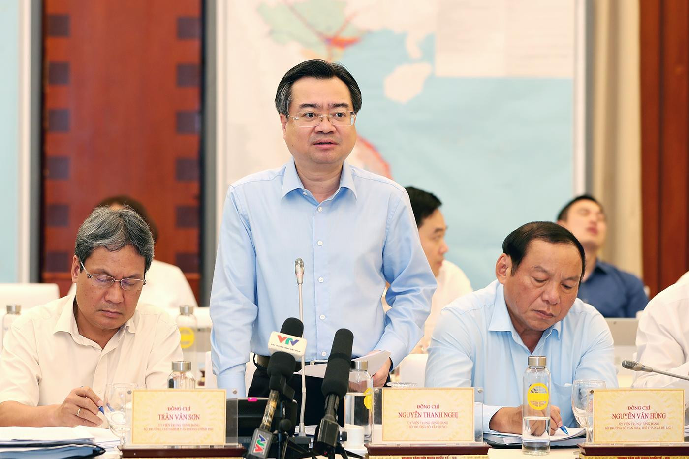 Bộ trưởng Xây dựng Nguyễn Thanh Nghị phát biểu ý kiến.