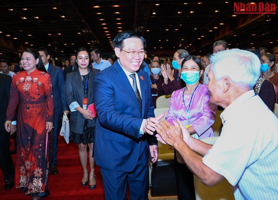 Chủ tịch Quốc hội Vương Đình Huệ với đại biểu, khách mời tại buổi lễ.