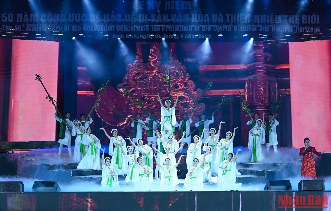 Lễ kỷ niệm 50 năm Công ước về bảo vệ di sản văn hóa và thiên nhiên thế giới diễn ra tại Trung tâm Hội nghị quốc tế Bái Đính (Ninh Bình) với chủ đề "Di sản thế giới vì tự cường và phát triển bền vững".