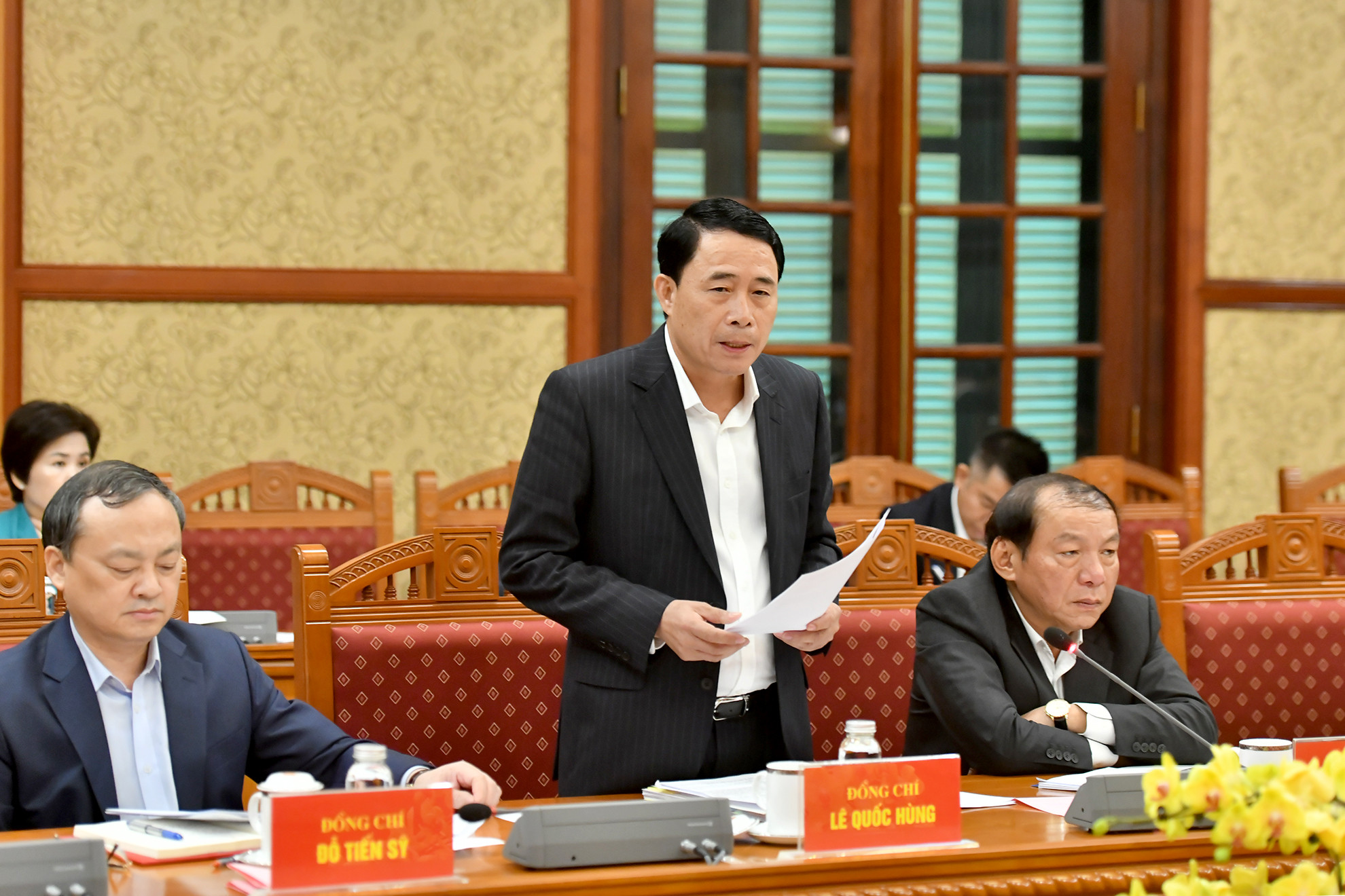 Đồng chí Trung tướng Lê Quốc Hùng, Ủy viên Trung ương Đảng, Thứ trưởng Công an phát biểu ý kiến tại phiên họp.