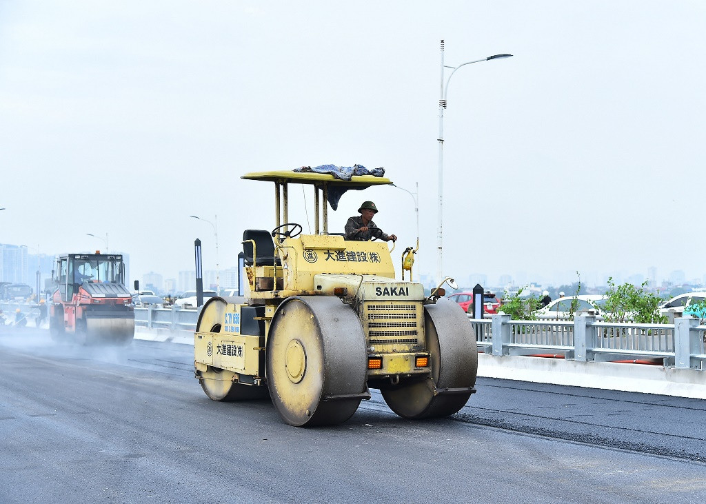 [Ảnh] Gấp rút đưa dự án cầu Vĩnh Tuy giai đoạn 2 về đích ảnh 3