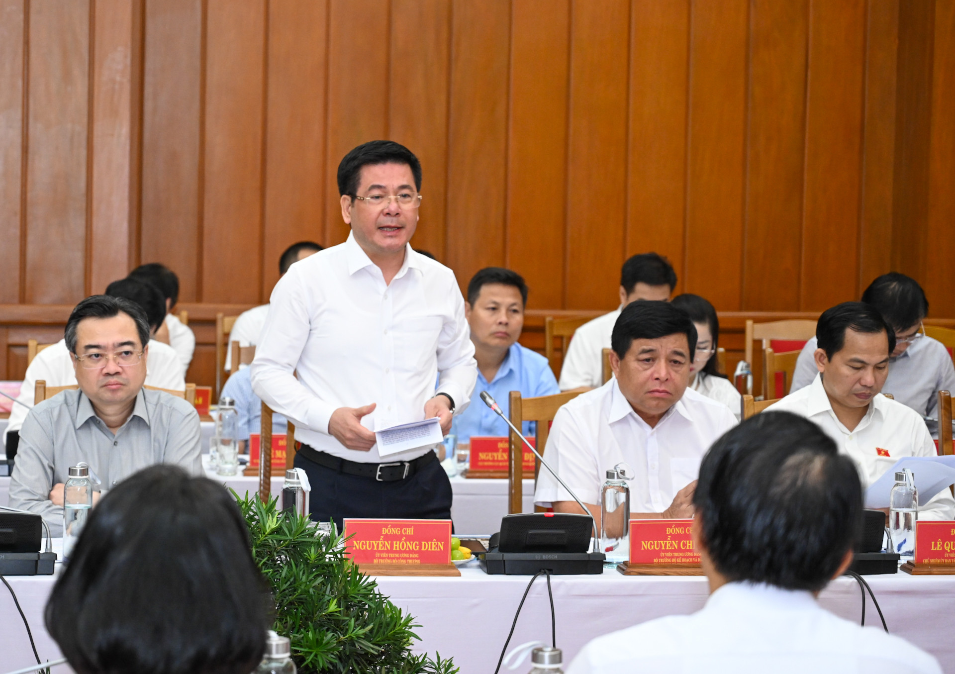 Bộ trưởng Công thương Nguyễn Hồng Diên phát biểu tại buổi làm việc.