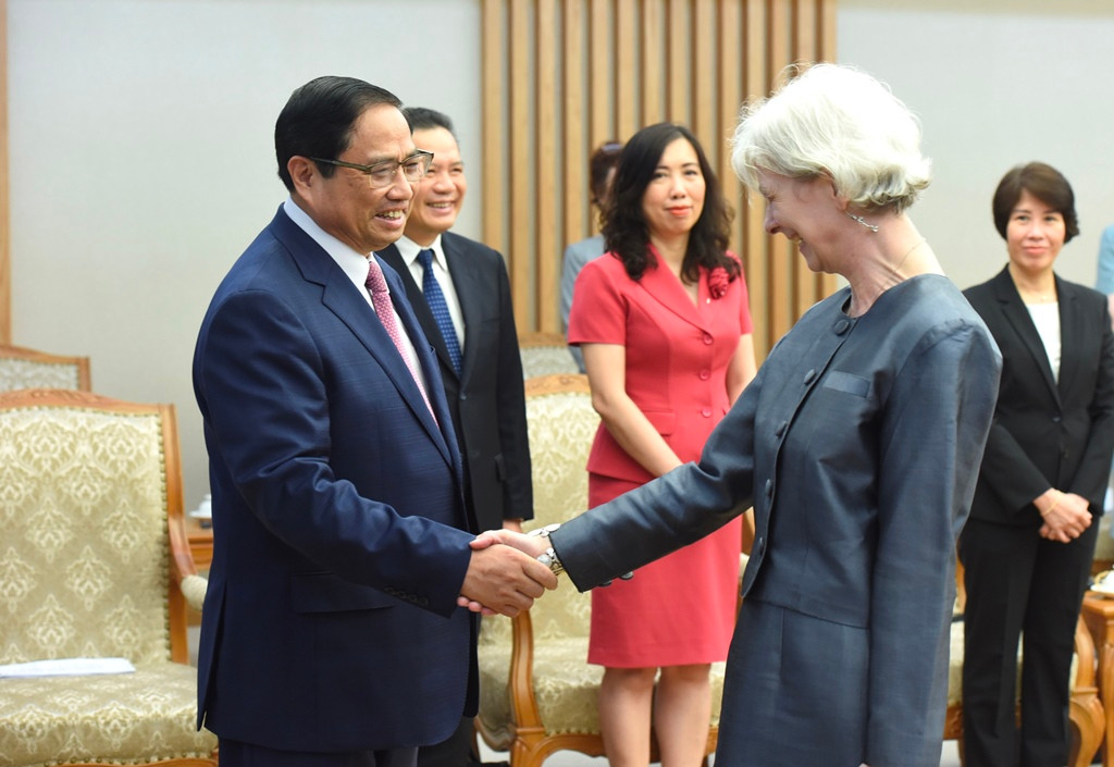 Thủ tướng Phạm Minh Chính với các thành viên trong đoàn của Tổng Giám đốc Tổ chức Lao động Quốc tế (ILO) Gilbert F. Houngbo. Thủ tướng Phạm Minh Chính với các thành viên trong đoàn của Tổng Giám đốc Tổ chức Lao động Quốc tế (ILO) Gilbert F. Houngbo.