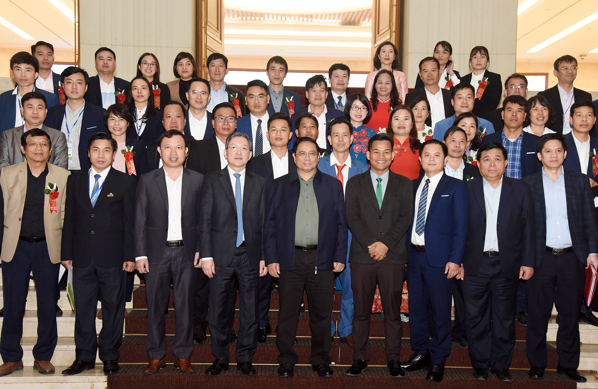 Thủ tướng Phạm Minh Chính với các đại biểu tham dự hội nghị.