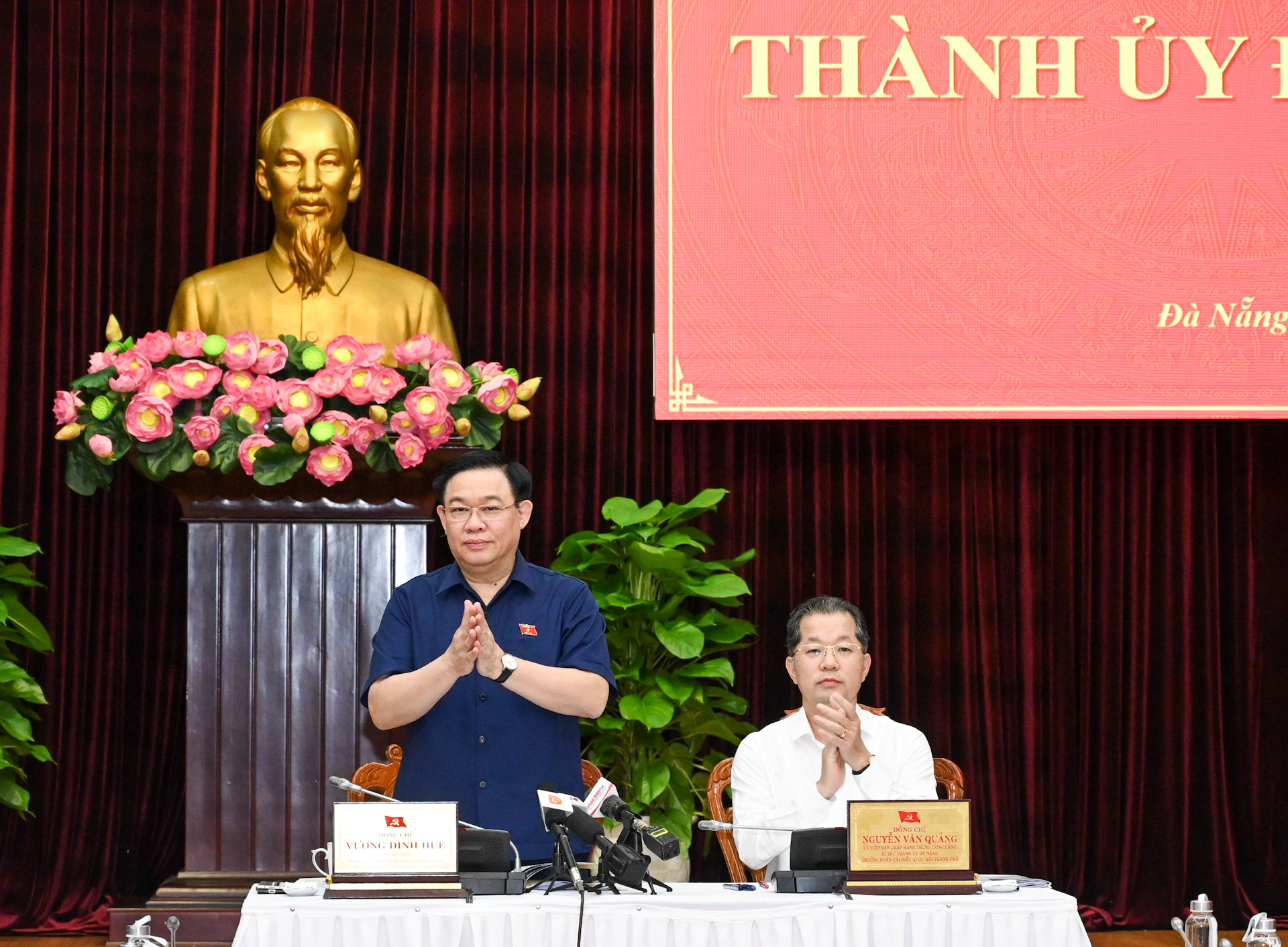 Chủ tịch Quốc hội Vương Đình Huệ chủ trì buổi làm việc với Ban Thường vụ Thành ủy Đà Nẵng.