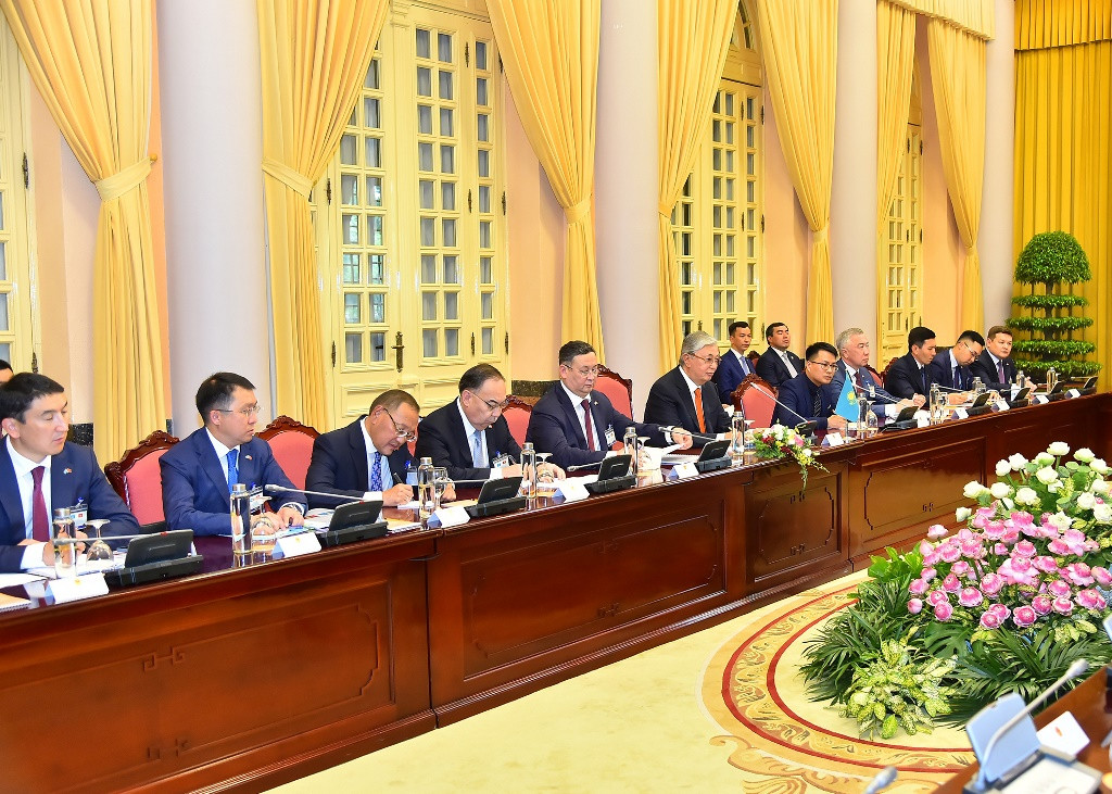 [Ảnh] Chủ tịch nước Võ Văn Thưởng đón, hội đàm với Tổng thống Cộng hòa Kazakhstan ảnh 13