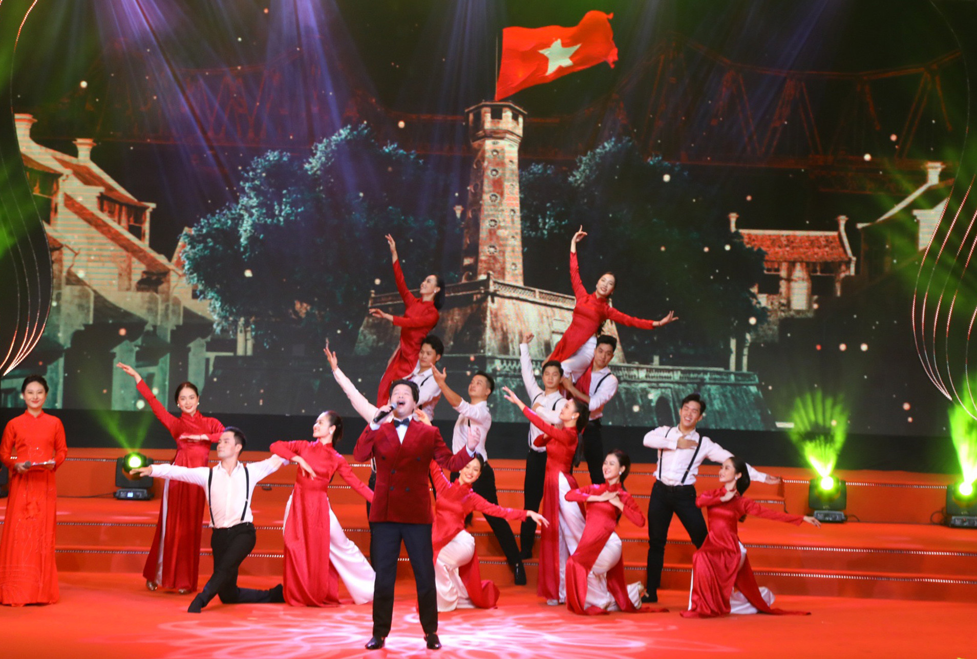 [Ảnh] Thủ tướng Phạm Minh Chính dự hội nghị vinh danh “Công dân Thủ đô ưu tú” năm 2023 ảnh 13