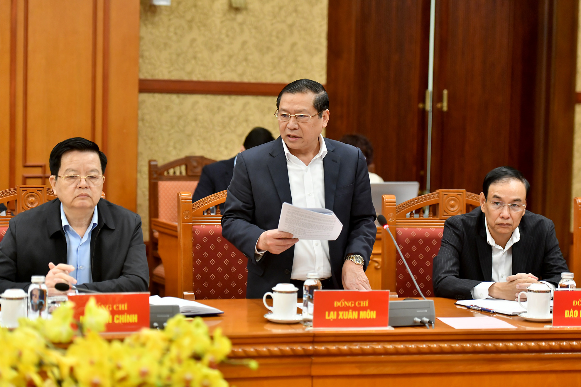 Đồng chí Lại Xuân Môn, Ủy viên Trung ương Đảng, Phó Trưởng Ban Thường trực Ban Tuyên giáo Trung ương phát biểu ý kiến tại phiên họp.