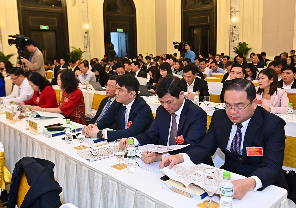 Việc Ủy ban Thường vụ Quốc hội tổ chức Hội nghị có ý nghĩa quan trọng nhằm tăng cường sự chỉ đạo, trách nhiệm của Ủy ban Thường vụ Quốc hội trong công tác giám sát, hướng dẫn đối với hoạt động của Hội đồng nhân dân; đề xuất các giải pháp góp phần tiếp tục đổi mới, nâng cao chất lượng, hiệu lực, hiệu quả hoạt động của Hội đồng nhân dân trong thời gian tới. Việc Ủy ban Thường vụ Quốc hội tổ chức Hội nghị có ý nghĩa quan trọng nhằm tăng cường sự chỉ đạo, trách nhiệm của Ủy ban Thường vụ Quốc hội trong công tác giám sát, hướng dẫn đối với hoạt động của Hội đồng nhân dân; đề xuất các giải pháp góp phần tiếp tục đổi mới, nâng cao chất lượng, hiệu lực, hiệu quả hoạt động của Hội đồng nhân dân trong thời gian tới.