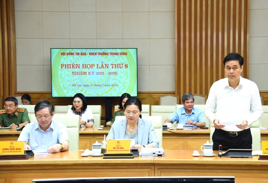 Trưởng Ban Thi đua-Khen thưởng Trung ương Phạm Huy Giang phát biểu tại phiên họp.