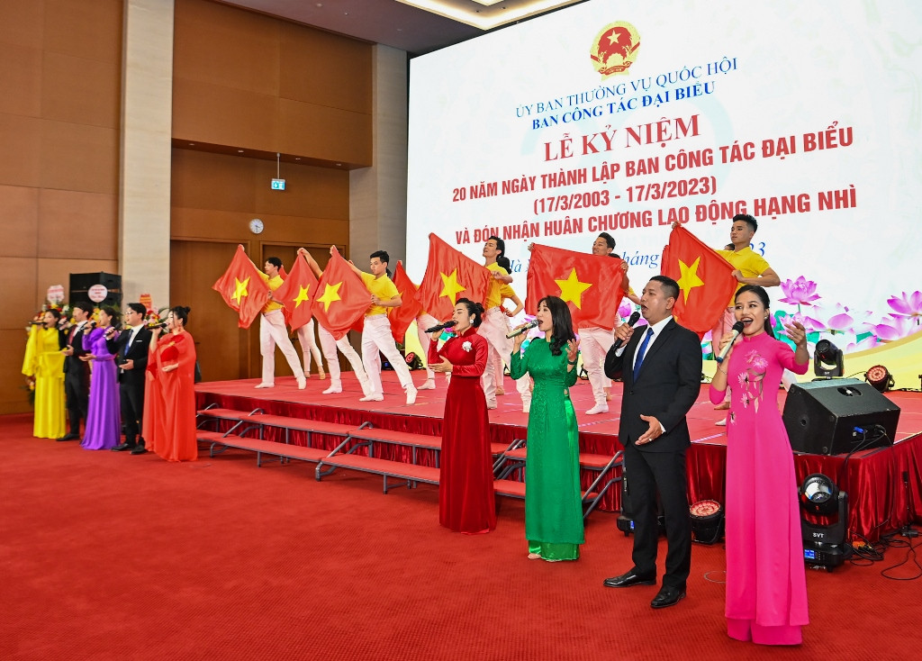 Chương trình nghệ thuật chào mừng lễ kỷ niệm 20 năm Ngày thành lập Ban Công tác đại biểu. Chương trình nghệ thuật chào mừng lễ kỷ niệm 20 năm Ngày thành lập Ban Công tác đại biểu.