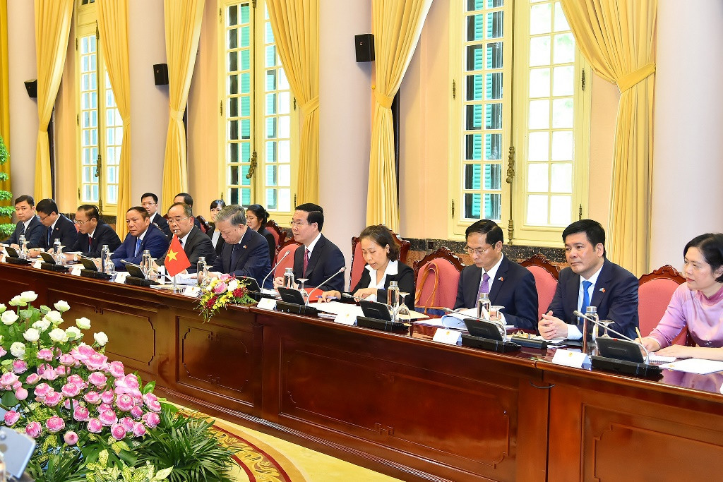 [Ảnh] Chủ tịch nước Võ Văn Thưởng đón, hội đàm với Tổng thống Cộng hòa Kazakhstan ảnh 11