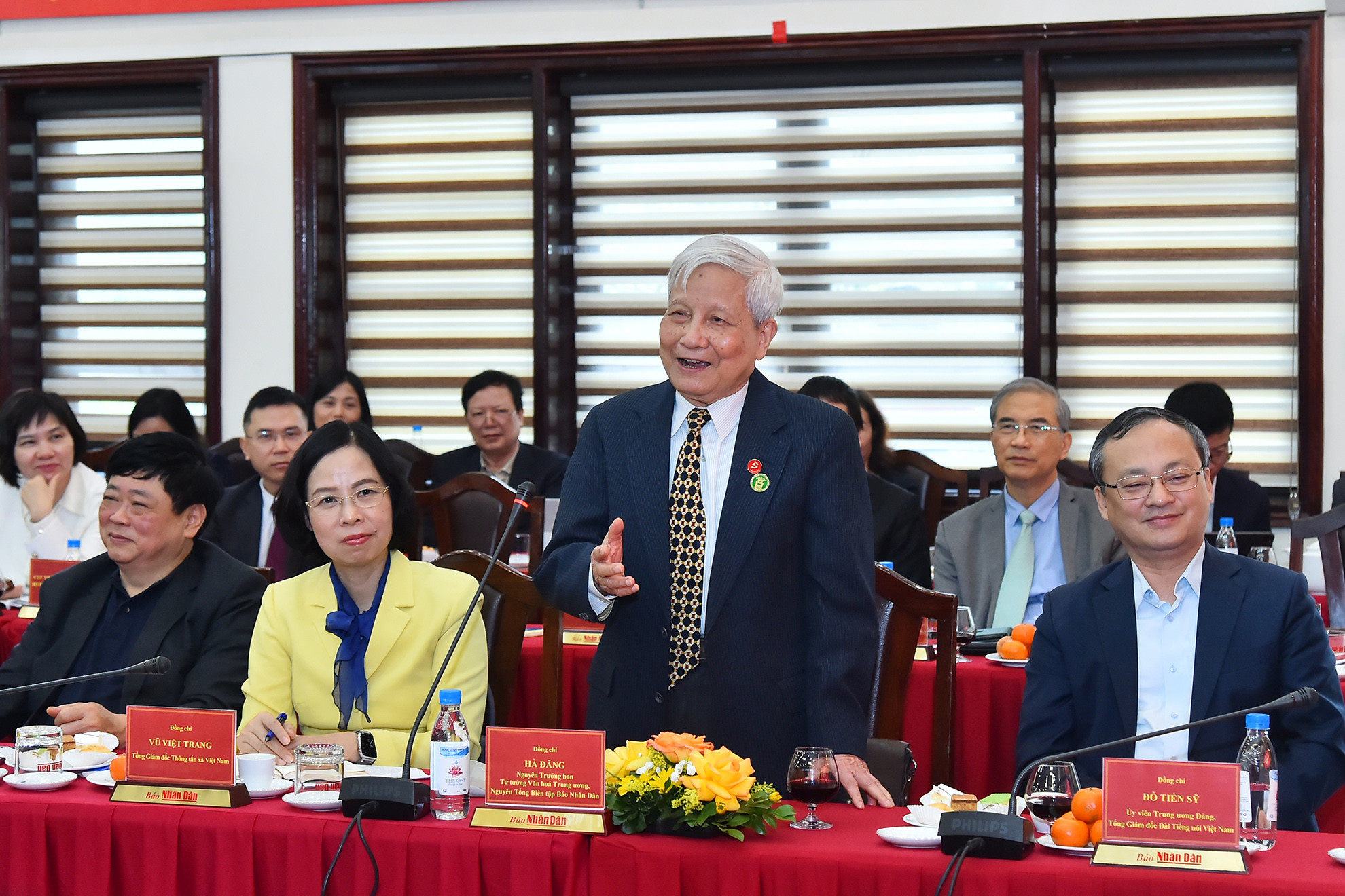 Nhà báo lão thành Hà Đăng phát biểu ý kiến tại Hội nghị Giao ban báo chí đầu Xuân Giáp Thìn 2024. Nhà báo lão thành Hà Đăng phát biểu ý kiến tại Hội nghị Giao ban báo chí đầu Xuân Giáp Thìn 2024.