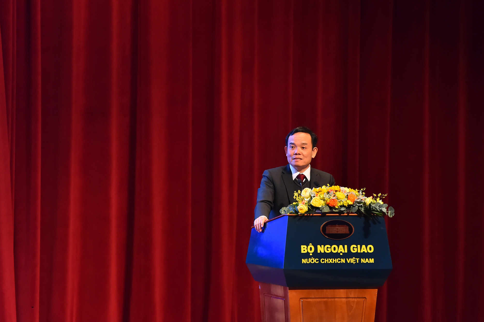 Phó Thủ tướng Trần Lưu Quang phát biểu chỉ đạo phiên họp. Phó Thủ tướng Trần Lưu Quang phát biểu chỉ đạo phiên họp.