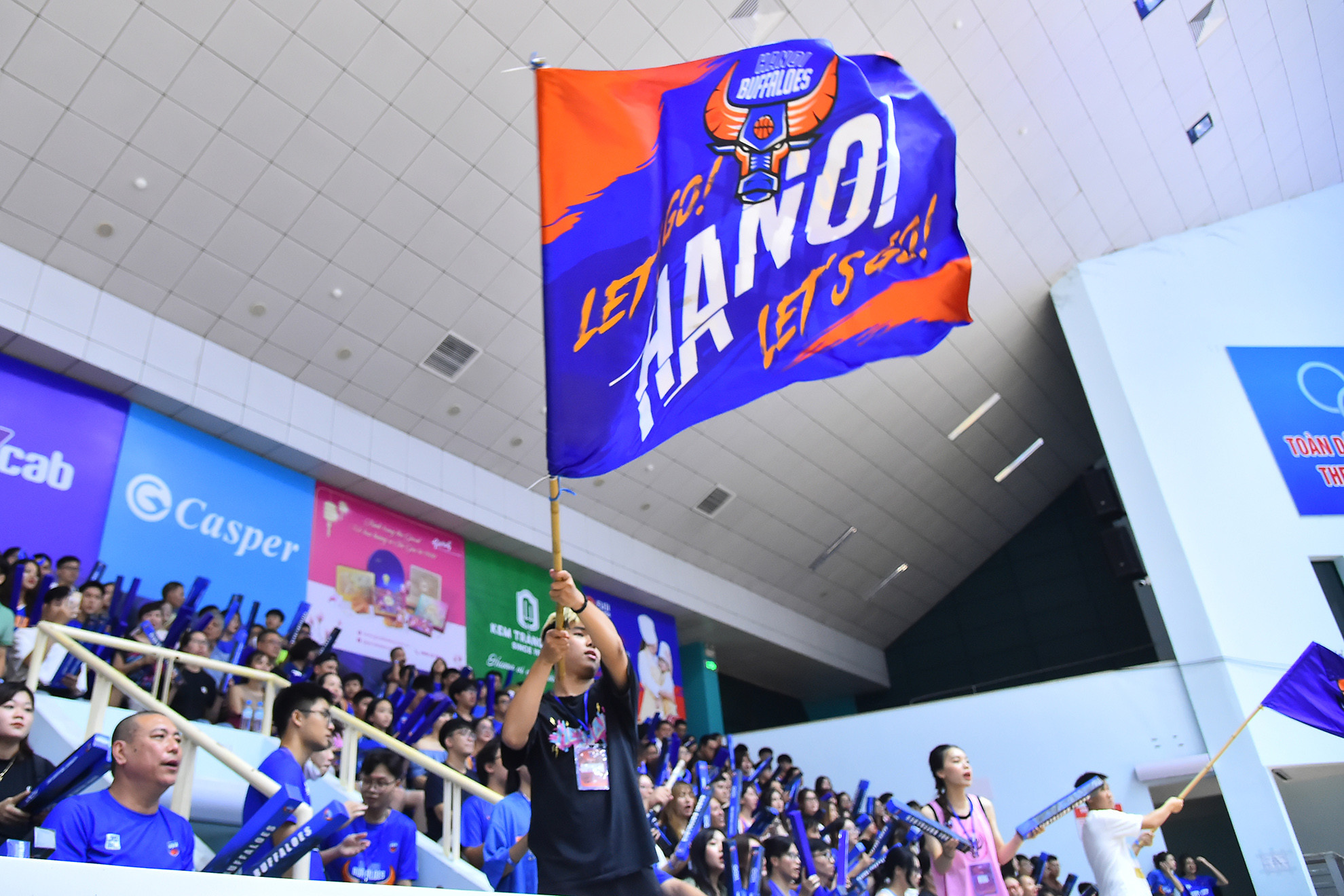 Đông đảo người hâm mộ trái bóng cam Hà Nội có mặt tại Nhà thi đấu Hoàng Mai để tiếp sức cho đại diện cuối cùng bóng rổ Thủ đô tại VBA năm nay.