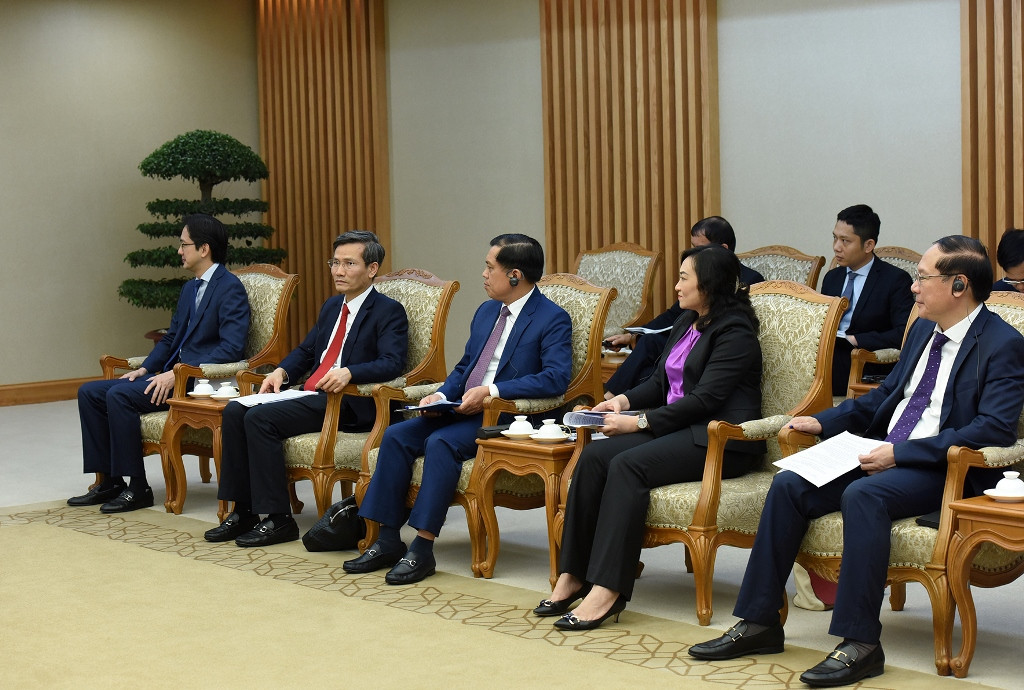 Đại diện lãnh đạo các bộ, ban, ngành cùng Thủ tướng tham dự buổi tiếp.