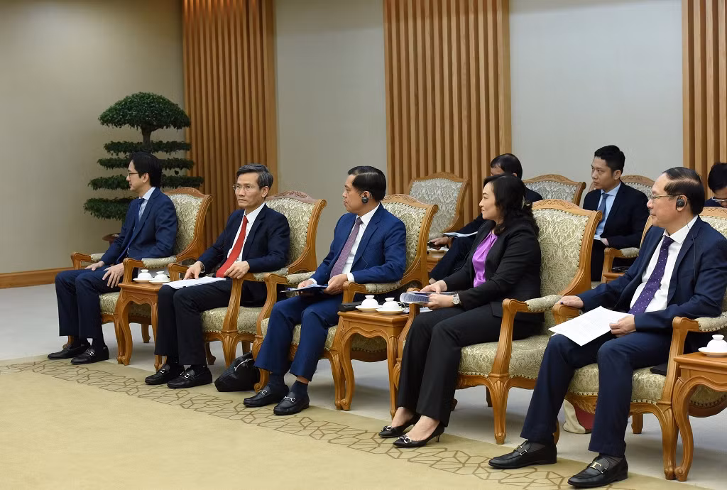 Đại diện lãnh đạo các bộ, ban, ngành cùng Thủ tướng tham dự buổi tiếp.