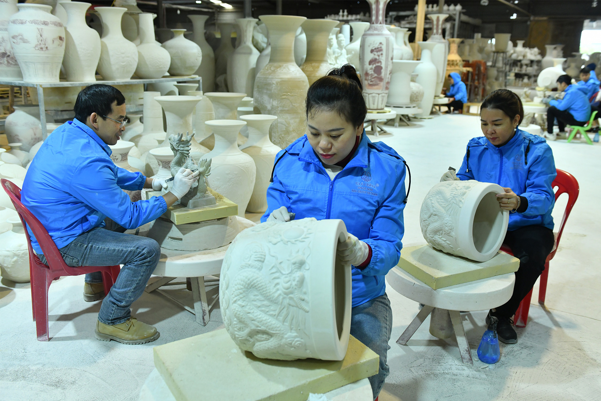 [Ảnh] Xưởng gốm Chu Đậu hối hả sản xuất hàng Tết ảnh 5